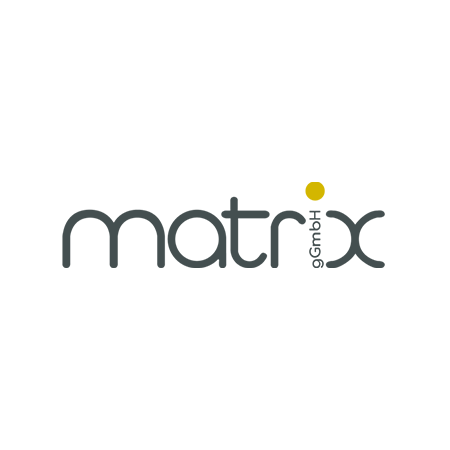Ein Logo mit dem Wort „Matrix“ in stilisierter Kleinschrift. Das „a“ ist ausgefüllt und der Punkt über dem „i“ ist gelb. Neben den Buchstaben „r“ und „x“ steht vertikal das Wort „gGmbH“. Der Text ist dunkelgrau auf weißem Hintergrund.