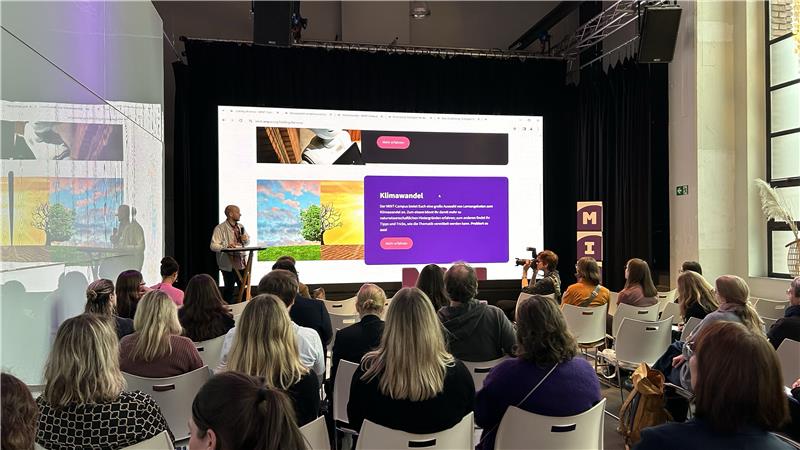 Leitung-der-Geschaeftsstelle-Arne-Klauke-praesentiert-den-MINT-Campus